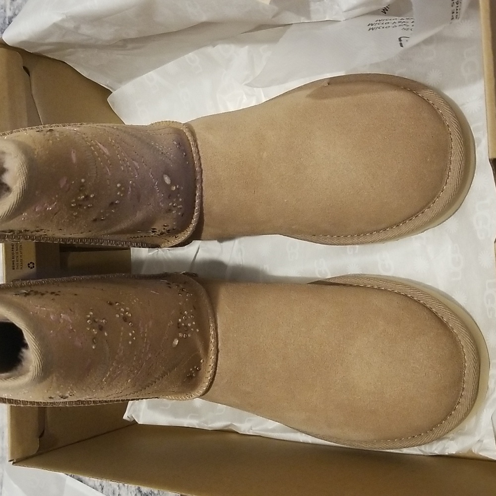 Uggs - Picture 4 of 6